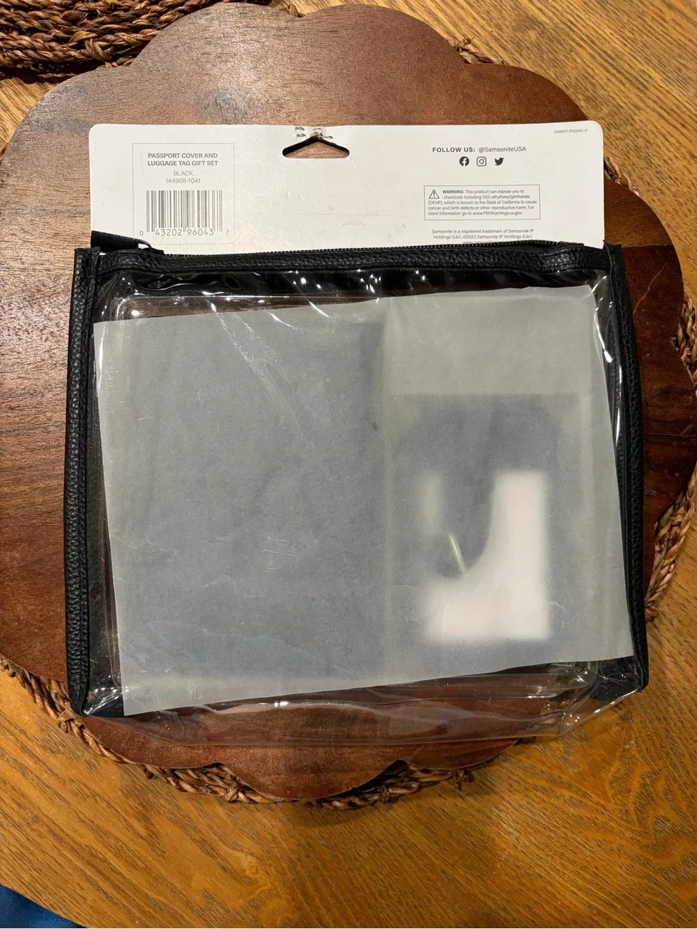 Samsonite Black Textured Passport Cover and Luggage Tag Set